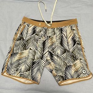 Vuori Cruise Boardshorts size 32